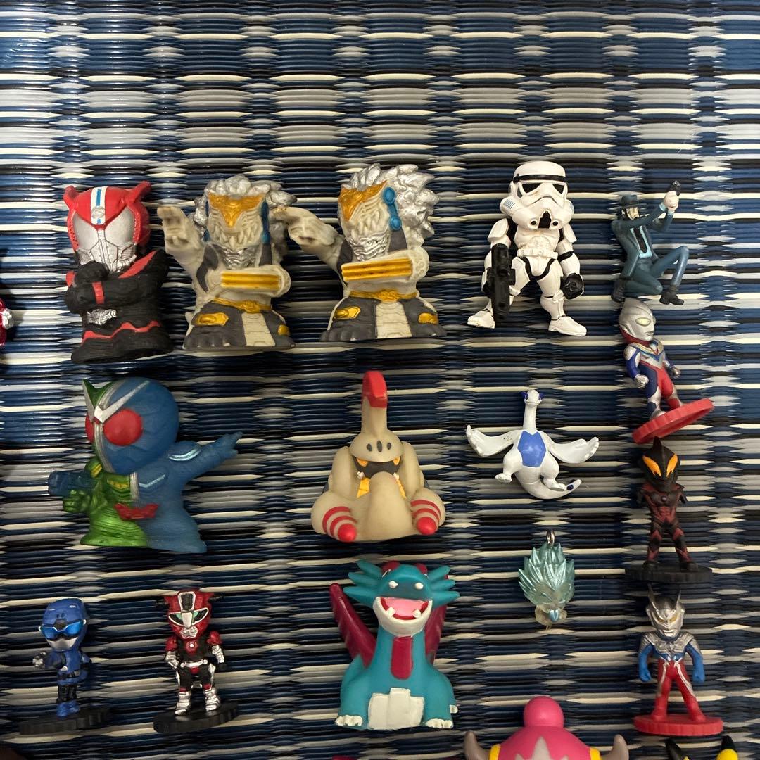 色んなフィギュアのまとめ売りとカード1枚 - メルカリ