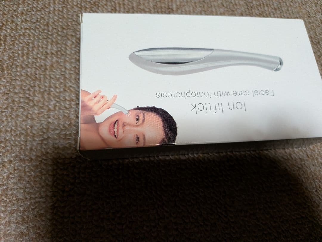 Ion Lift 美顔器 シルバー、クリーム4個セット 美顔器 リフトアップ EMS 1台4役 6色光 イオン導入器 フェイスケア