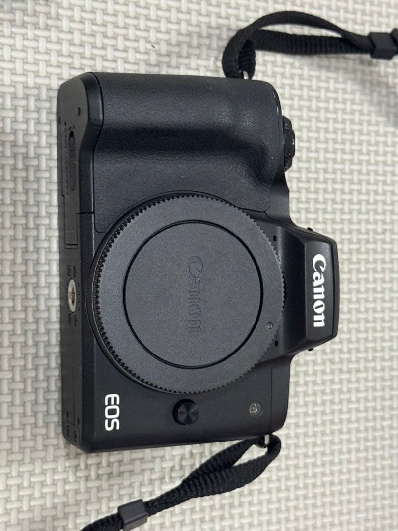 キャノンCanon EOS Kiss M2 ダブルレンズキット 予備バッテリー付