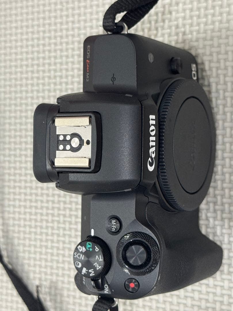 キャノンCanon EOS Kiss M2 ダブルレンズキット 予備バッテリー付