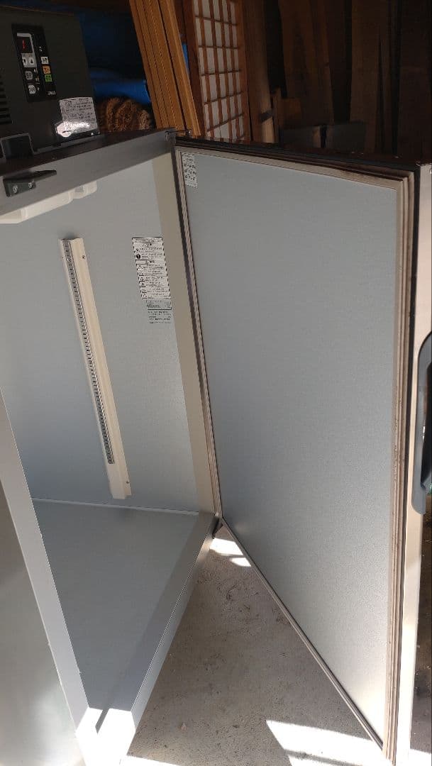 玄米・野菜保冷庫　玄米30キロ10袋保管可能　RZ-DH10KRH