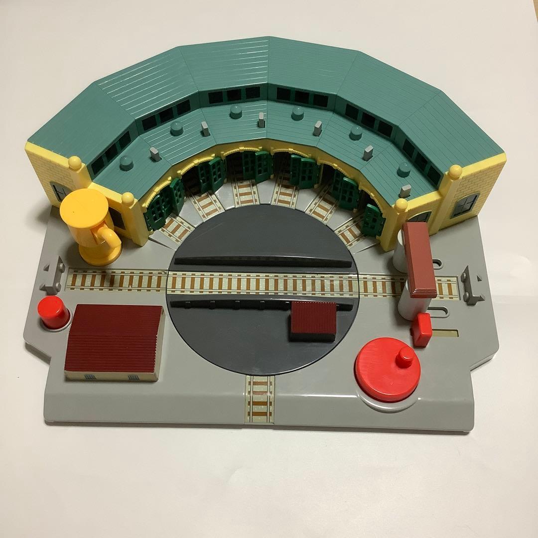 トミカ きかんしゃトーマス 操車場 操作場 - メルカリ