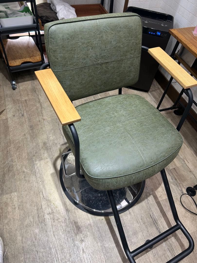 スタイリングチェア 美容 グリーンの合成皮革回転椅子