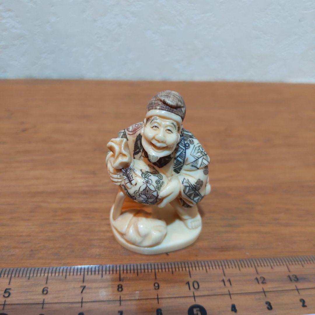 時代提物 人物根付 天然素材 在銘【宝探し】高5cm 重22g縁起物 幸運