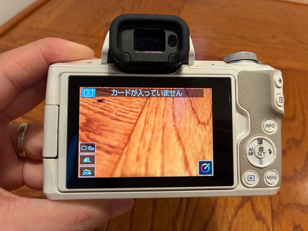 Canon ミラーレス一眼カメラEOS Kiss M ダブルレンズキットホワイト