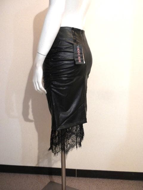 最新デニーローズ◇素敵レース使い！女らしさ際立つ”黒レザー調タイト