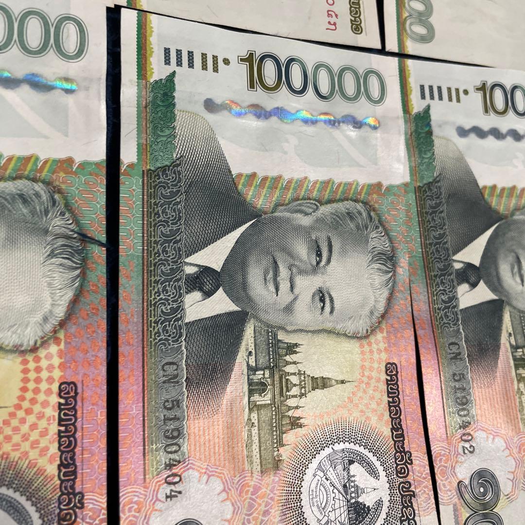 ラオスキープ 200万キープ 10万キープ×20枚 - メルカリ