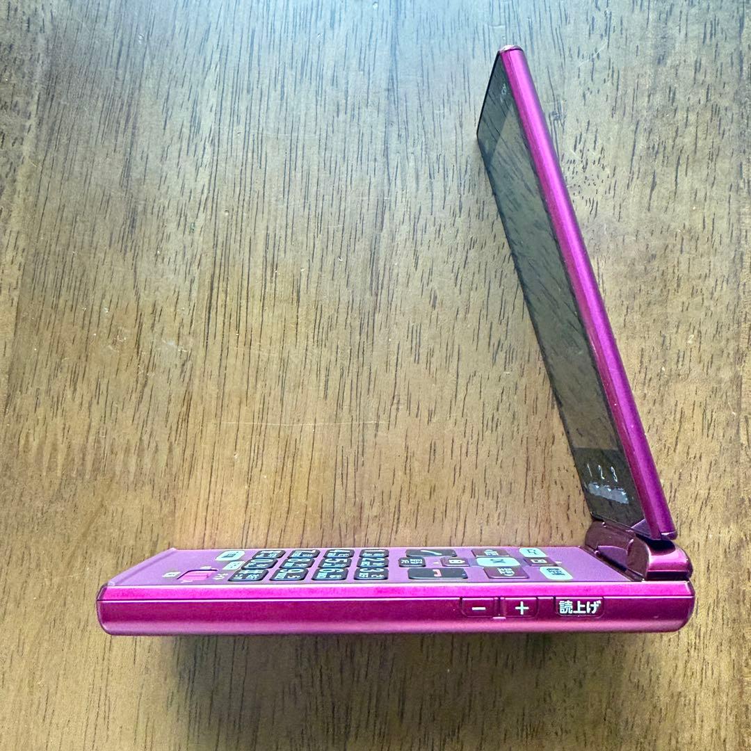 美品 au KYT38 ピンク かんたん 携帯電話 ガラケー 充電器つき