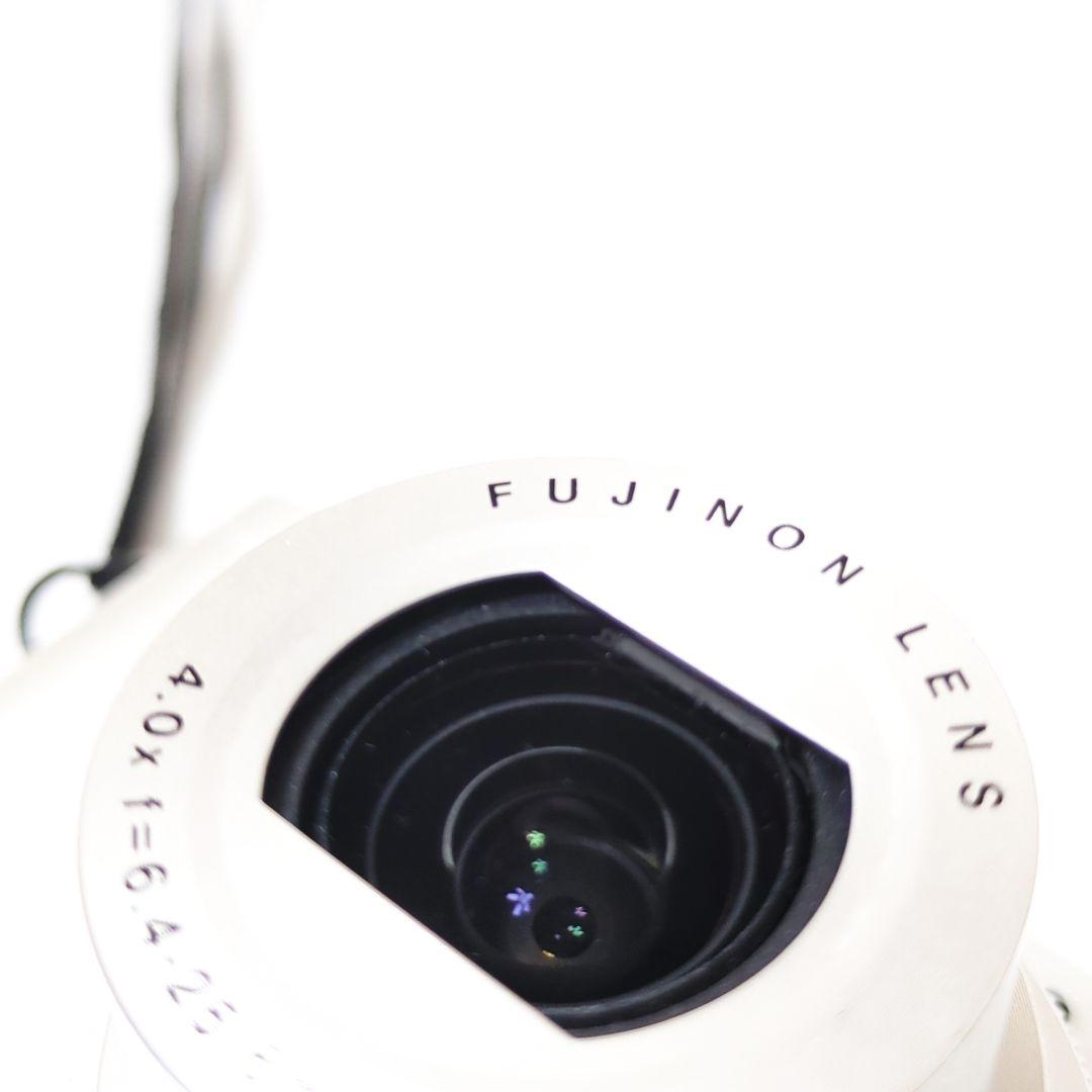 FUJIFILM XQ1 シルバー コンパクトデジタルカメラ