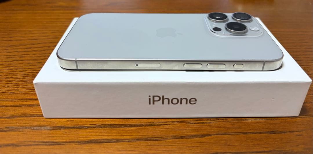 iPhone 15 Pro 本体 256GB ナチュラルチタニウム