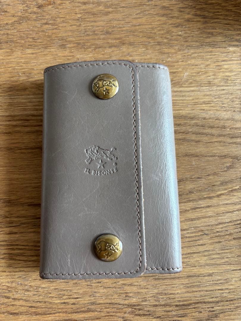 IL BISONTE イルビゾンテ レザー キーケース グレージュ - メルカリ