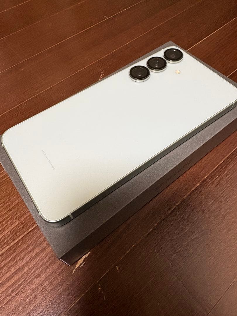 S*A様 Galaxy S25 美品　フィルム済　ケース付き　美品