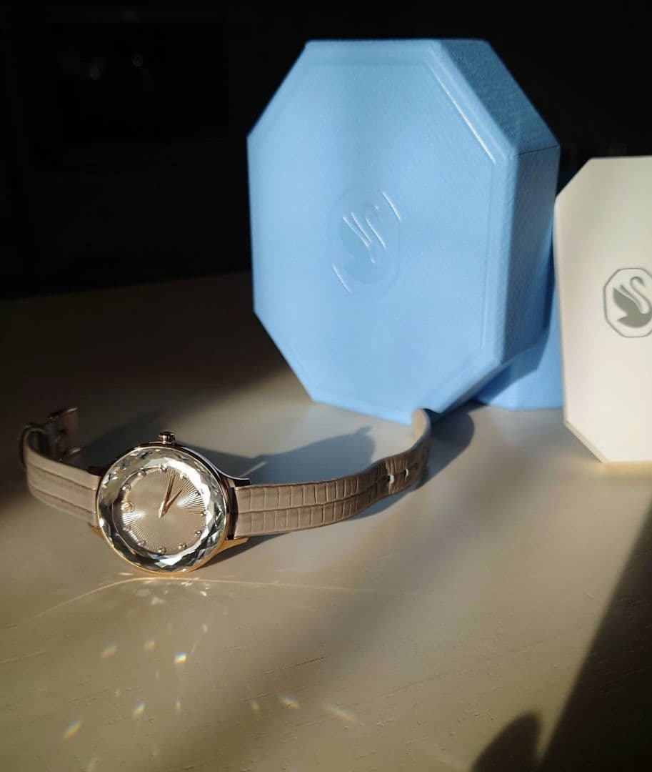 週末セール！】SWAROVSKI 時計 電池稼働中 サファイアガラス スイス製