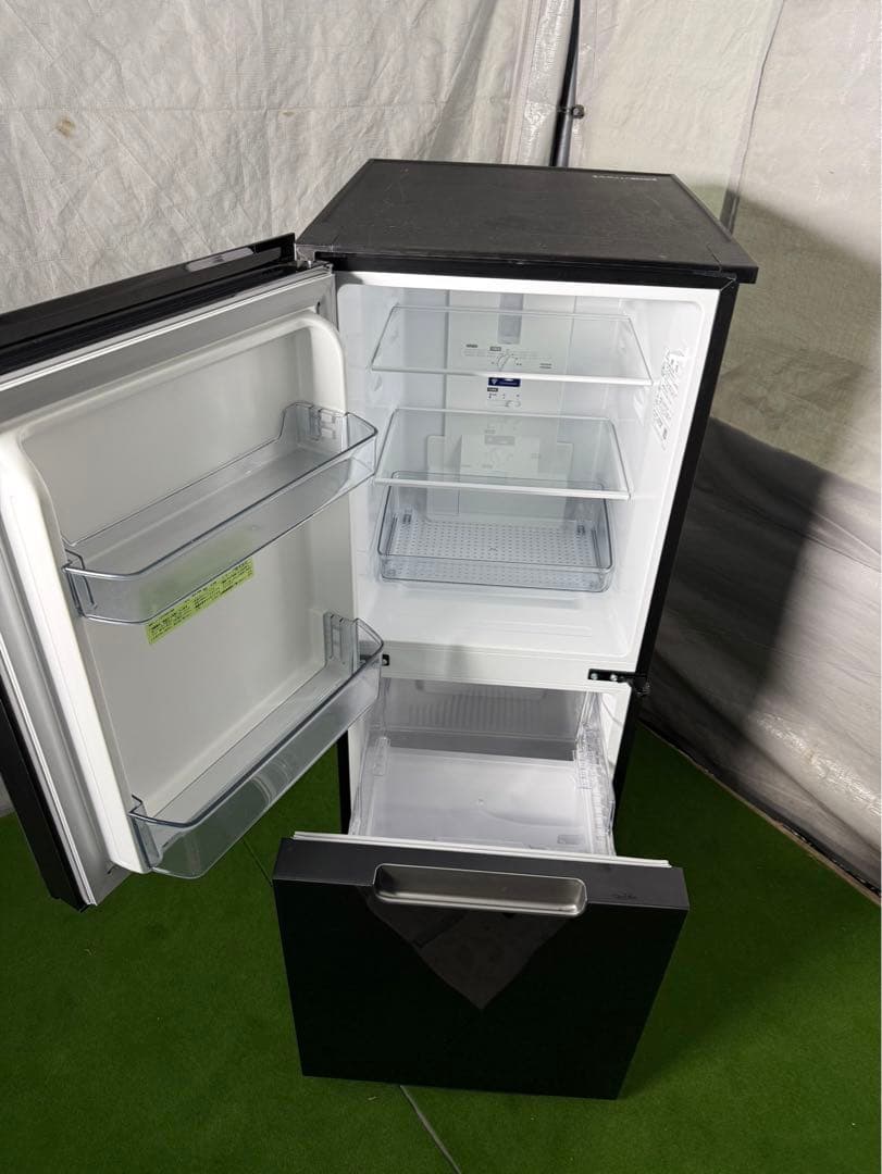 2022年製　高級感あるシャープ製冷蔵庫　SJ-GD15H-B