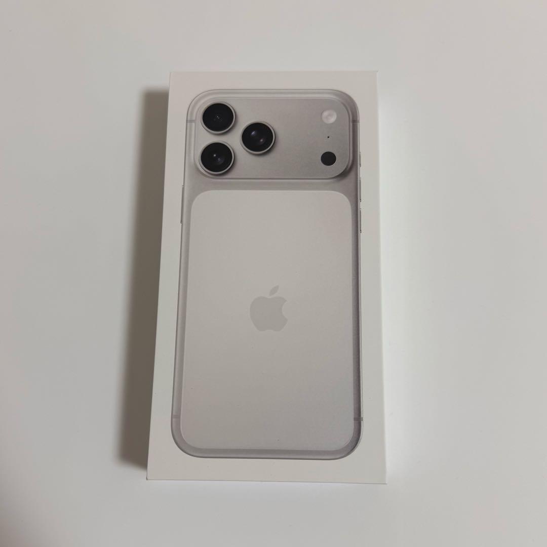 iPhone17ProMax 256GB シルバー SIMフリー 新品未開封 - メルカリ