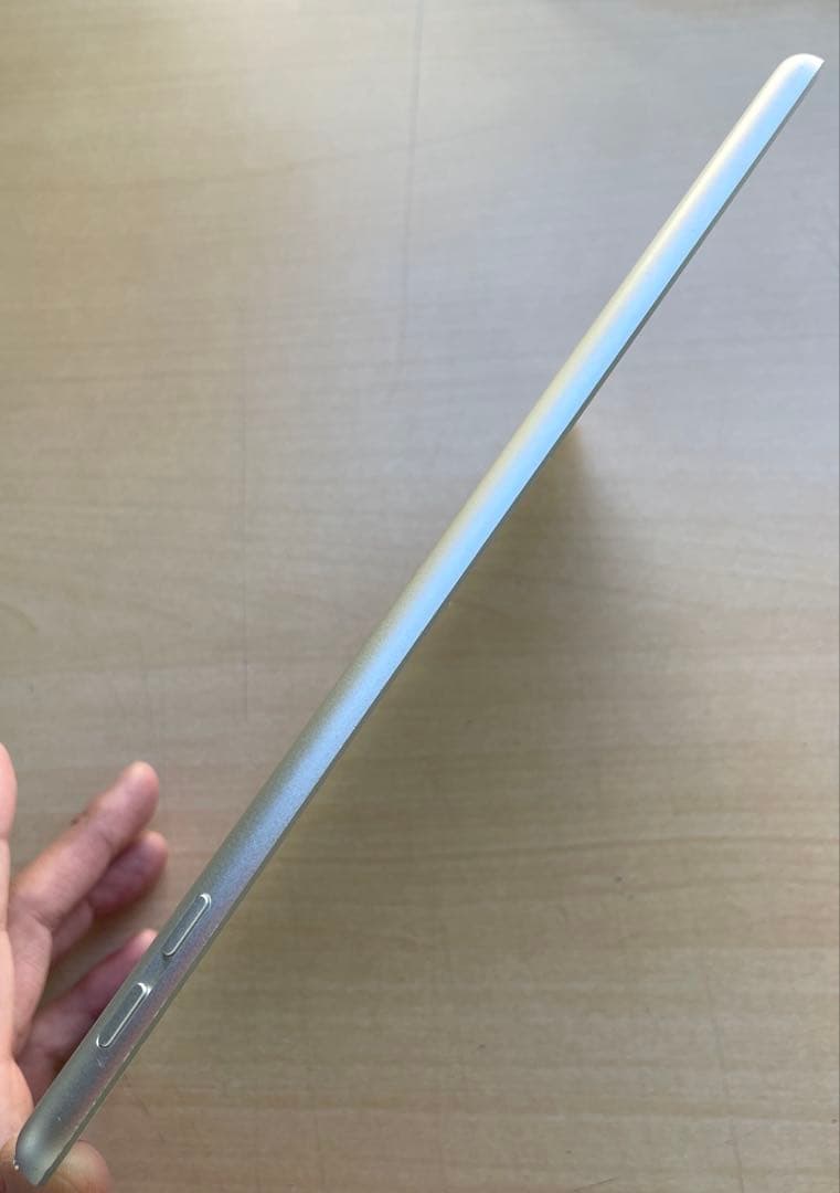 iPad 第6世代　A1893　Wi-Fiモデル　シルバー　32GB美品 #1