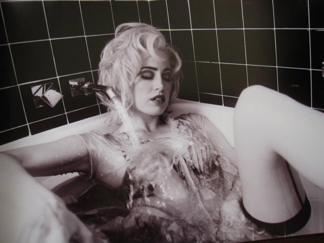 In the Tub (special edition)　T. J. Scott