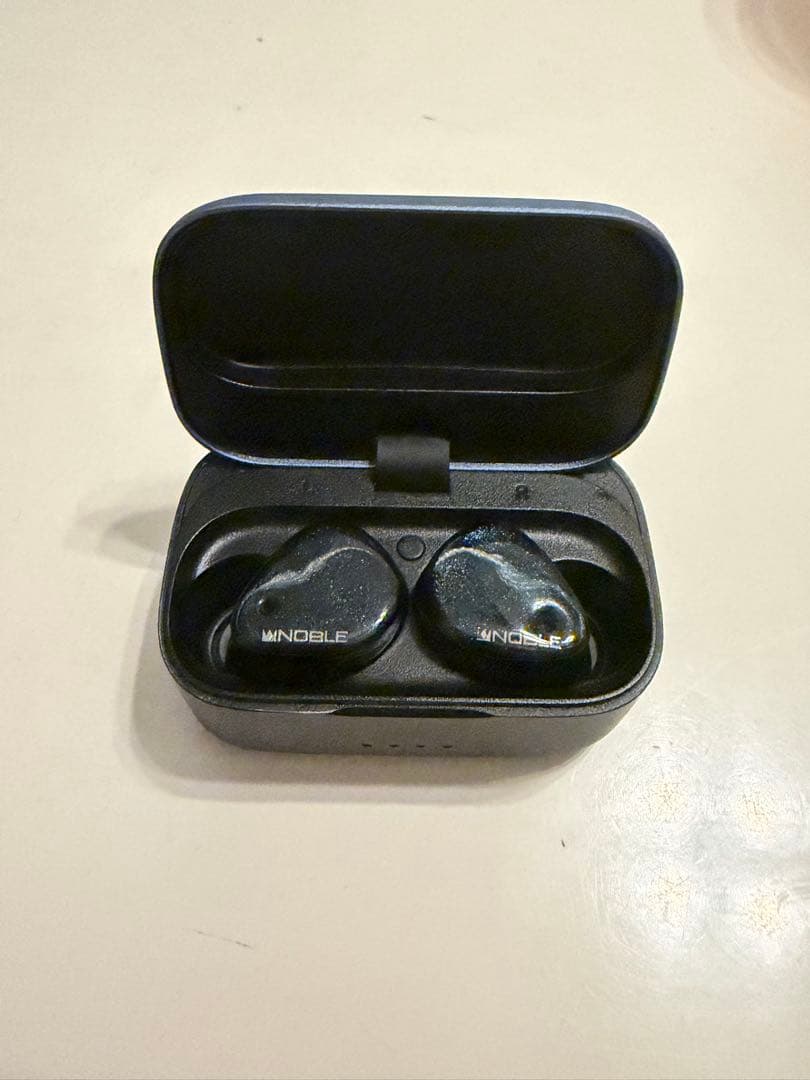 NOBLE FoKuS Mystique【ジャンク】 Noble Audio FoKus Mystique TWS ヘッドホンのレビュー。いらないよ
