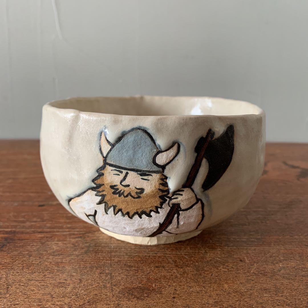 妻の作った　北欧風の犬神家　朝霧に浮かぶスケキヨ・イヌガミと斧琴菊の抹茶茶碗 妻の作った 北欧風の犬神家 朝霧に浮かぶスケキヨ・イヌガミと斧琴菊の