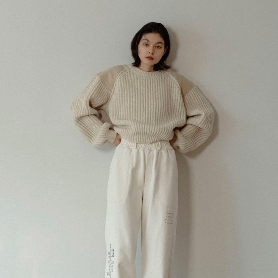 新品・未使用】NOKCHA ベージュ ニットセーター 肘パッチ付き - メルカリ