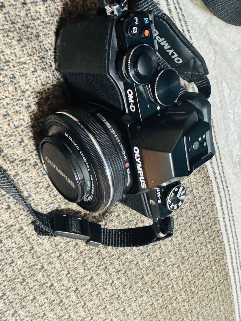 Olympus ミラーレス一眼カメラ 交換レンズ付き