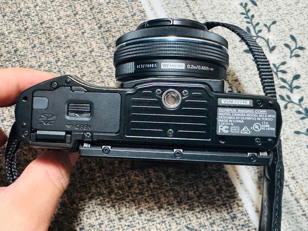 Olympus ミラーレス一眼カメラ 交換レンズ付き