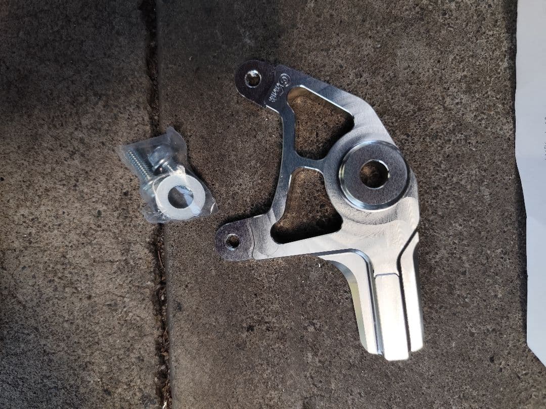 gクラフト カニブレンボ　キャリパサポート　未使用品 Gcraft Gクラフト (ジークラフト) フロントキャリパーサポート カニ