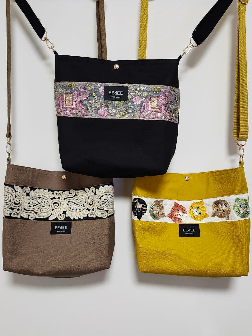 はるか様専用ページです(⁠^⁠^⁠) 刺繍ポーチとショルダーバッグセット