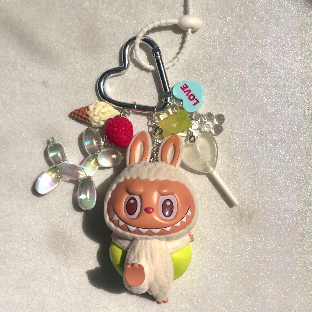 popmart labubu ラブブ レイジーヨガ フィギュアキーホルダー - メルカリ