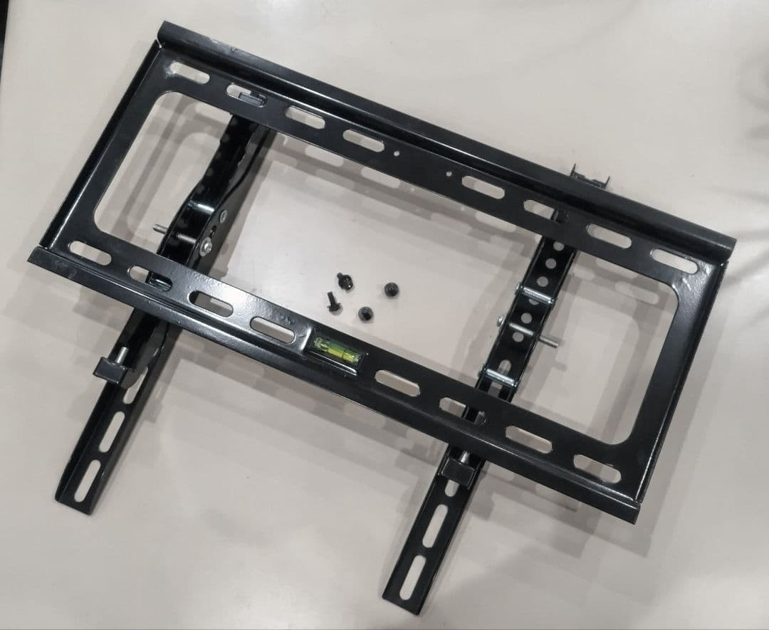 32型液晶テレビ ダブルチューナー BS/CS 壁付金具付