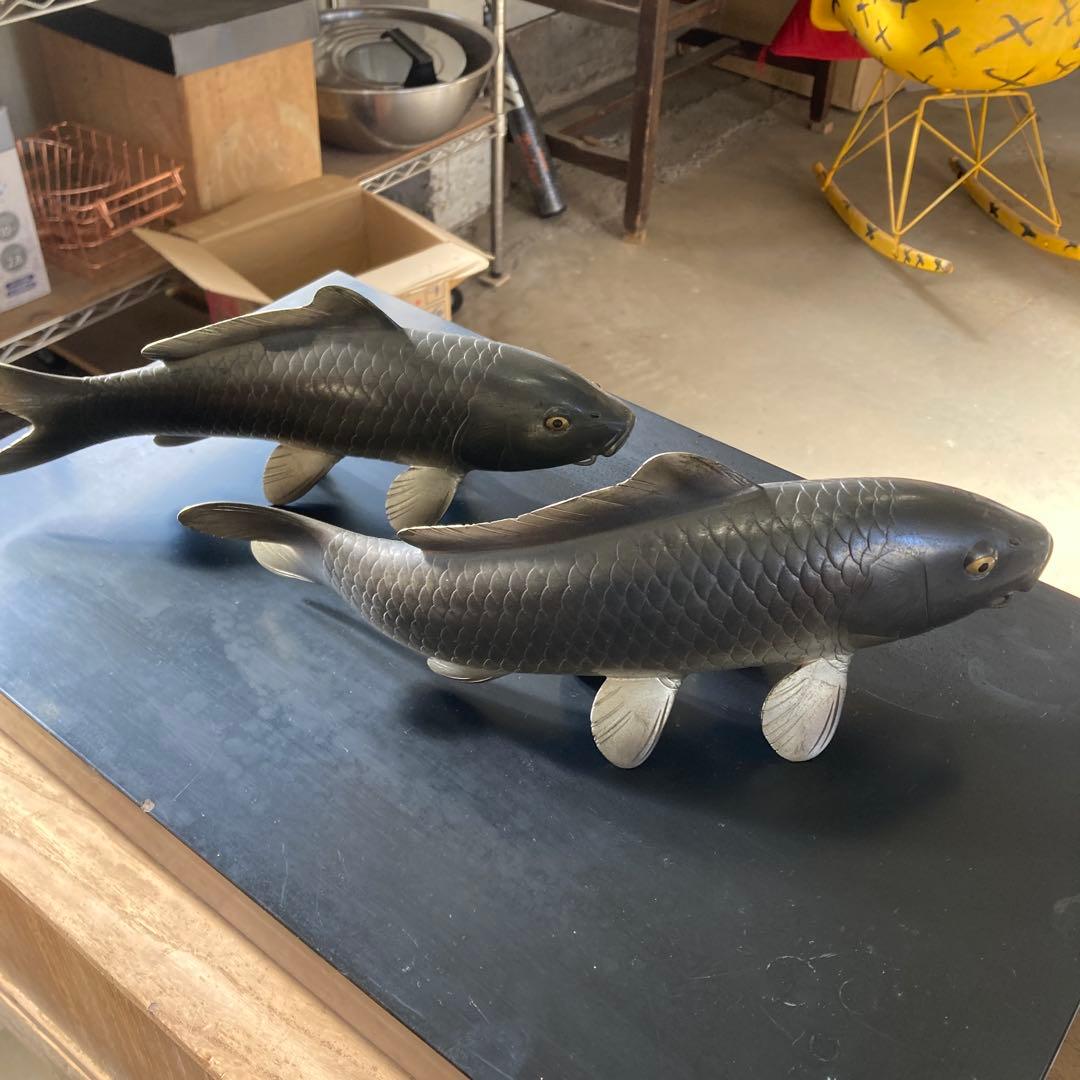 私*座様 希少 金工師 堀晴伸 造 双鯉 銀鯉 漆器台 木箱付き