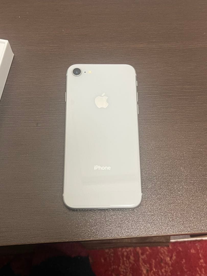極美品】iPhone 8 Silver 64GB SIMフリー バッテリ85%