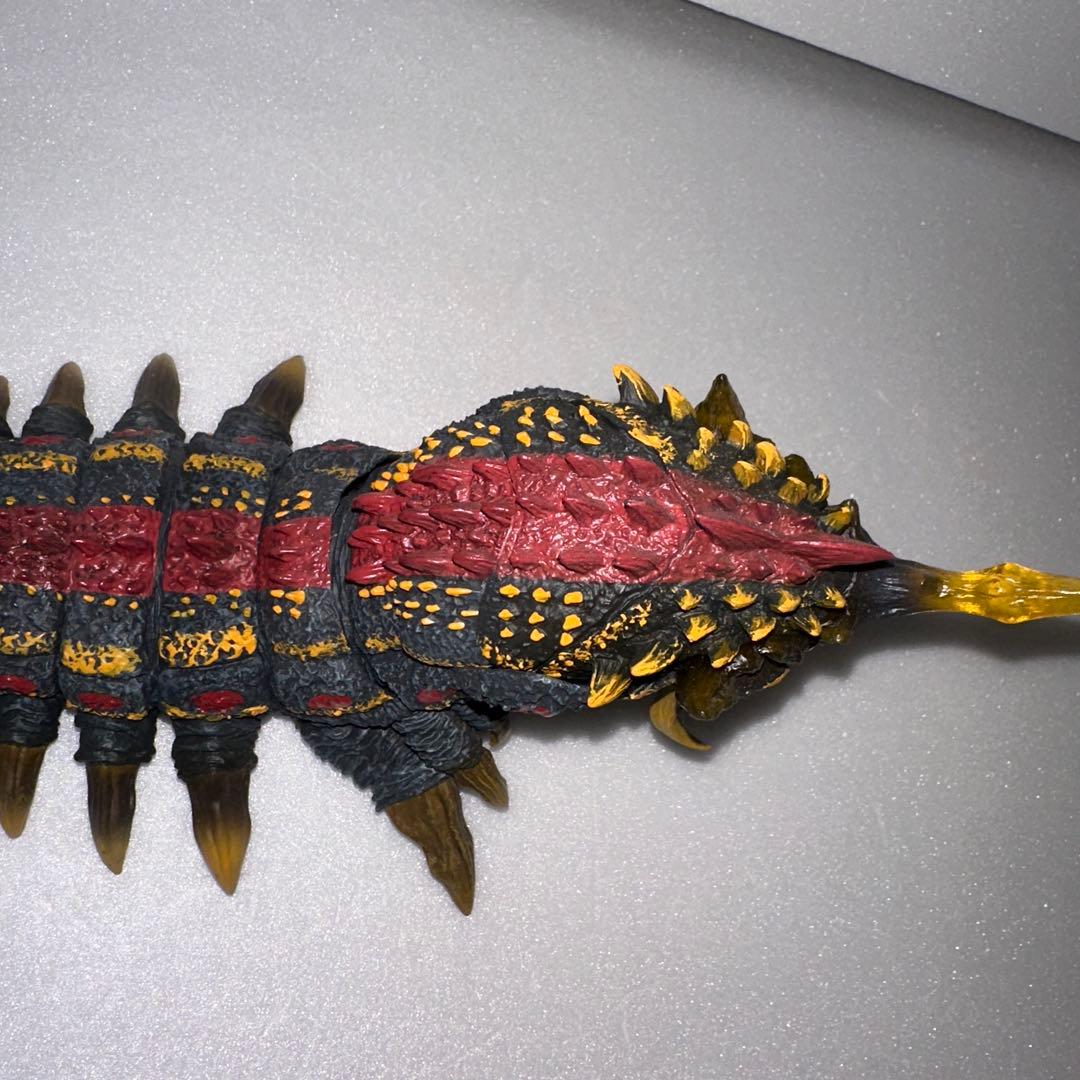 S.H.MonsterArts バトラ 幼虫 フィギュア