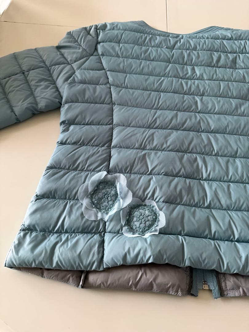 アミティエ ☆春先まで着れる美しいブルーのライトダウン☆未使用