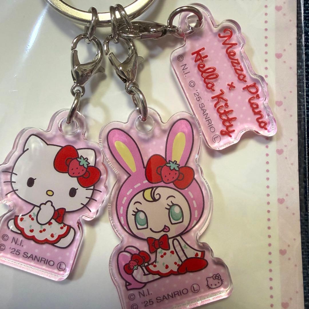 新品 メゾピアノ ベリエちゃん x ハローキティ 3連アクリル