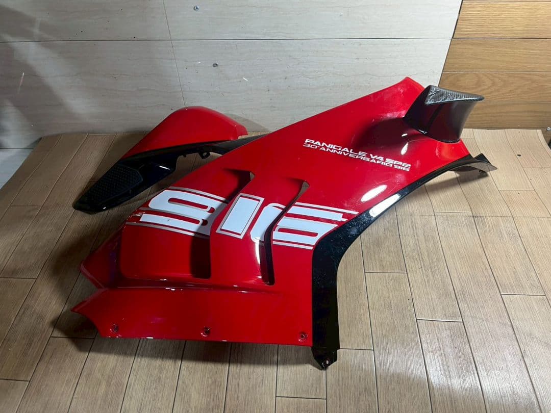 ドゥカティ　DUCATI パニガーレ　V4　SP2アニバーサリー 右サイドカウル ドゥカティ】500台限定の「ドゥカティ パニガーレV4 SP2 30