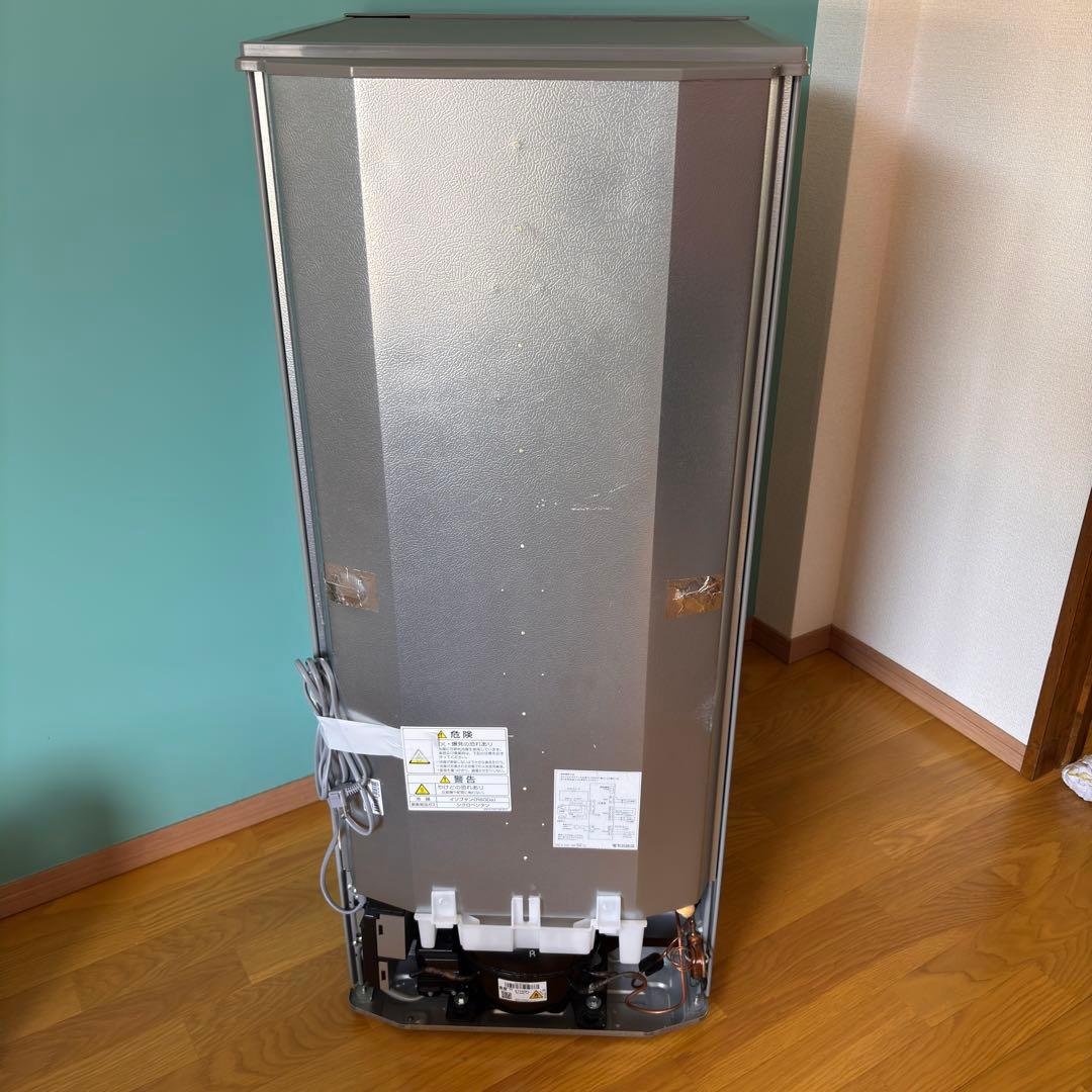 アクア冷凍冷蔵庫　126L　横縞模様低温フリーケース自動霜取り機能付き22年製