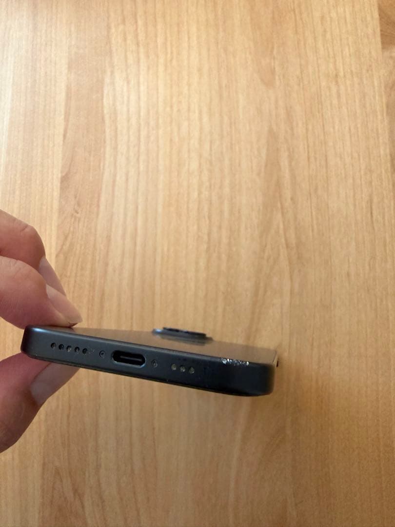 iPhone 15 ブラック 128GB本体　最大容量85%