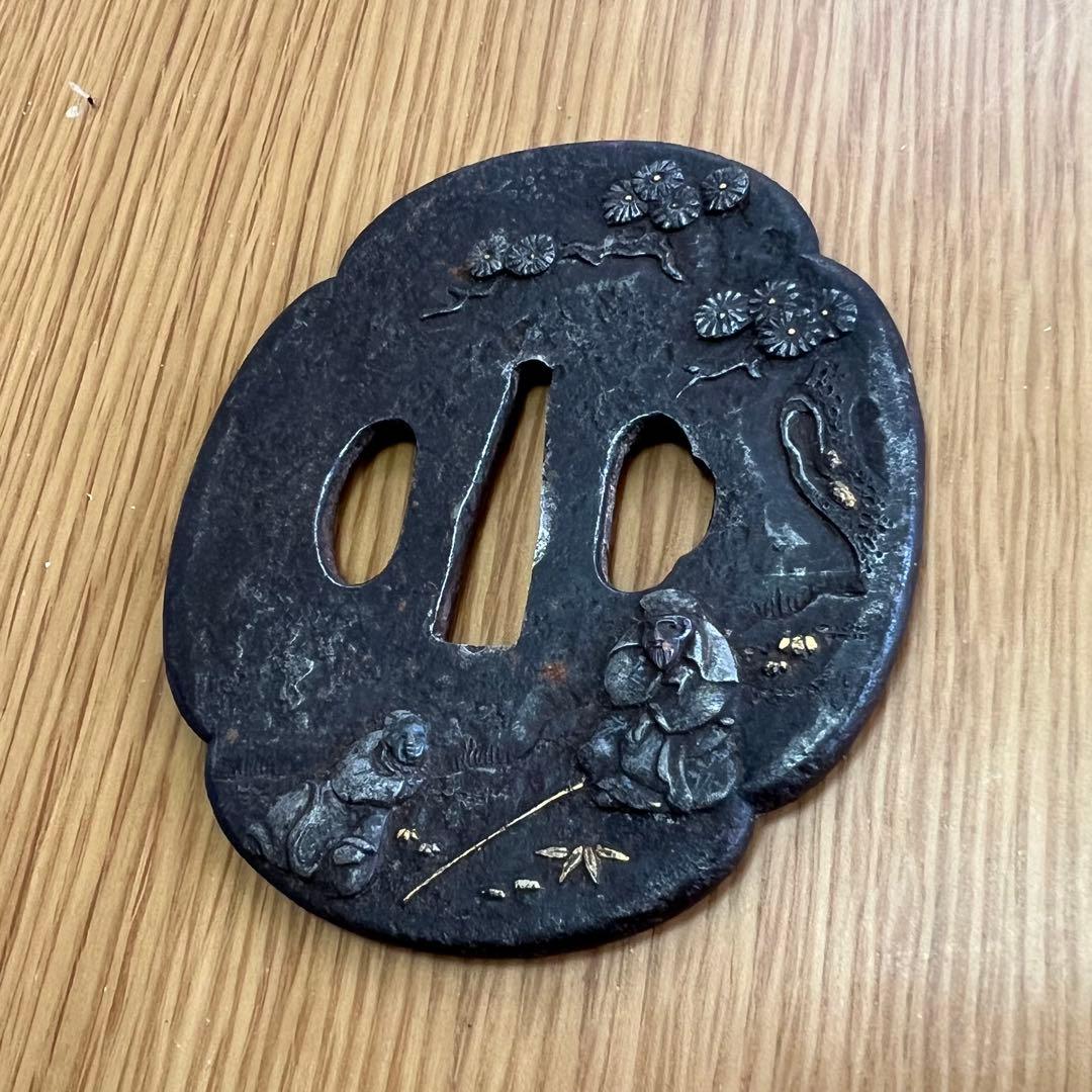 日本刀 鍔（つば）木瓜形 鉄地 金象嵌 人物図 刀装具 時代物 骨董