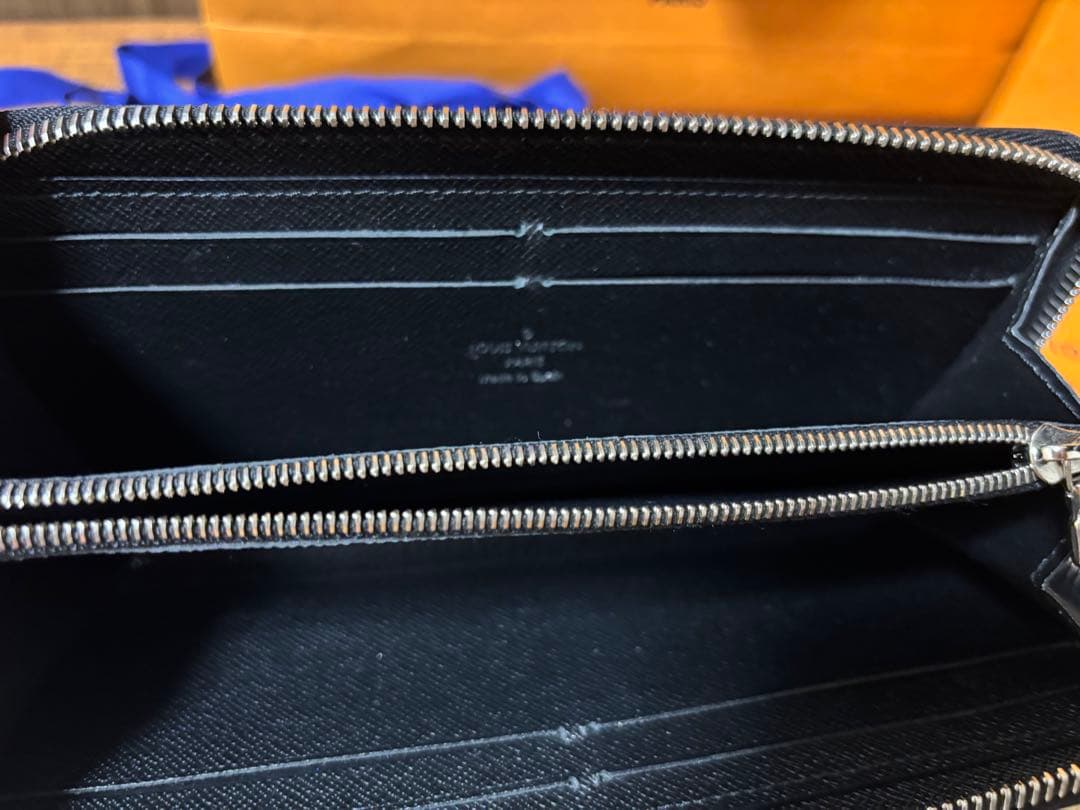 《美品》LOUIS VUITTON エピレザー ブラック長財布