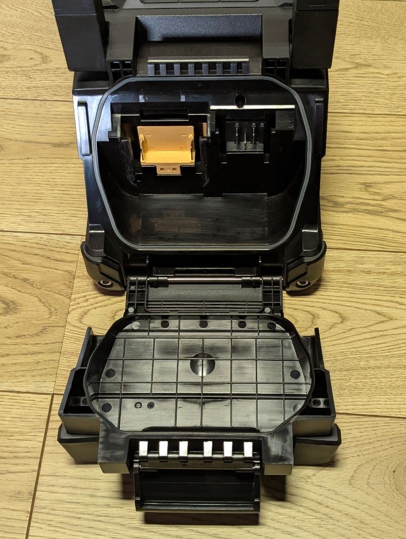 Makita MR200B Bluetoothスピーカー