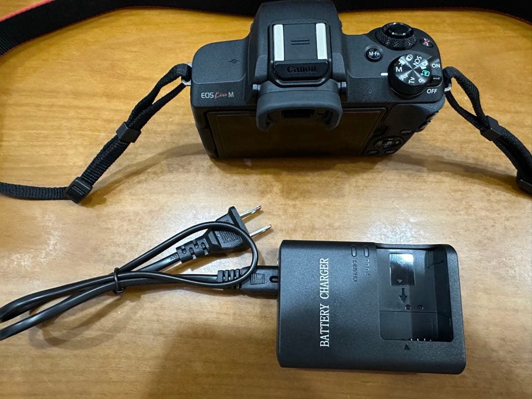 【美品】Canon EOS KISS M Wズームキット BK