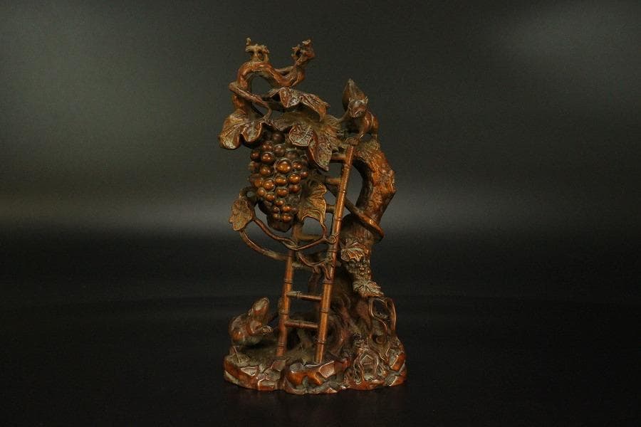 中国美術 高揚木 刻 葡萄栗鼠 置物 高7.7cm(HA383) - メルカリ