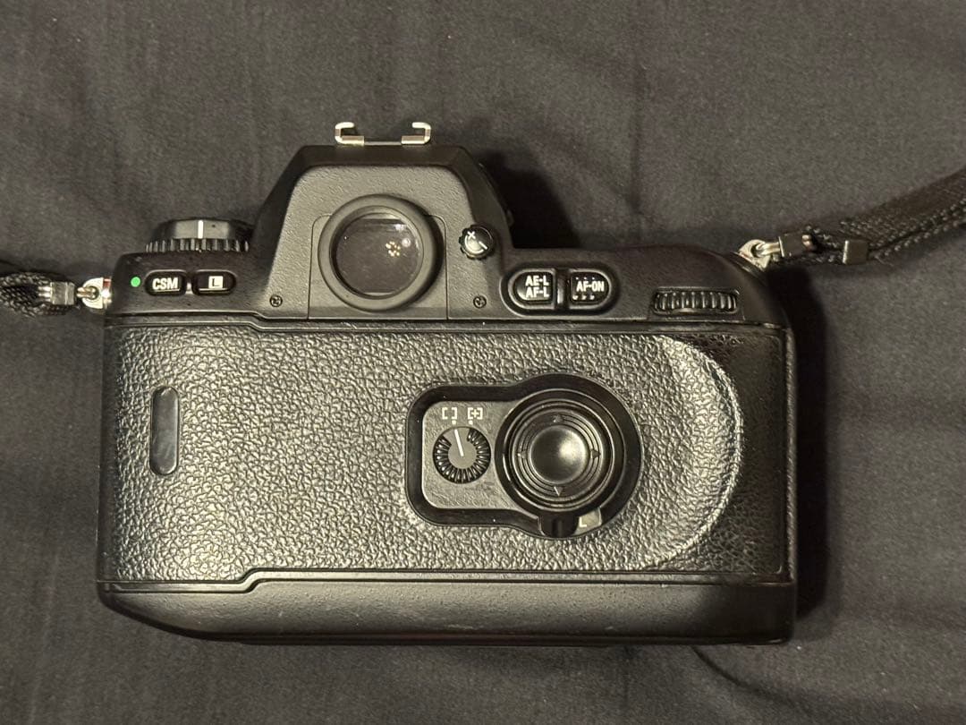 Nikon F100 一眼レフカメラ ストラップ付き