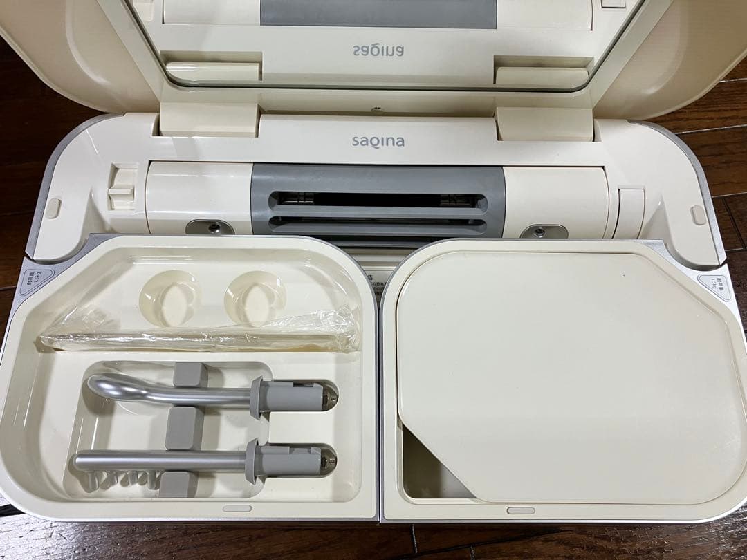 サキナ 美顔器 ホワイト・ベージュ コンパクト