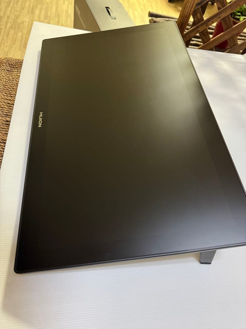 HUION Kamvas ＰＲＯ24（4K）液晶ペンタブレット本体 と付属品あり