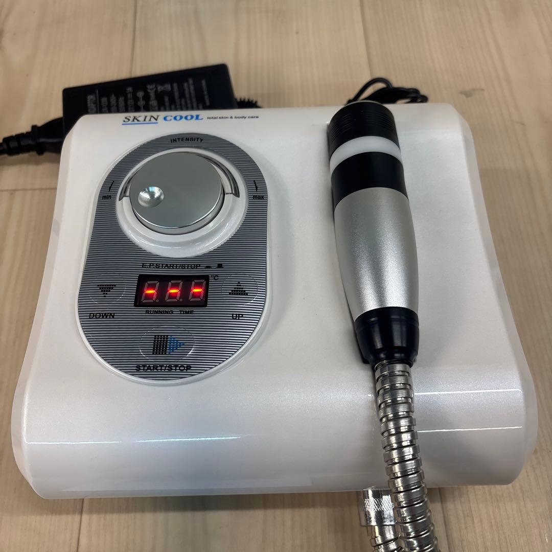 D503 SKIN COOL HOT&Cold&EMS 美顔器