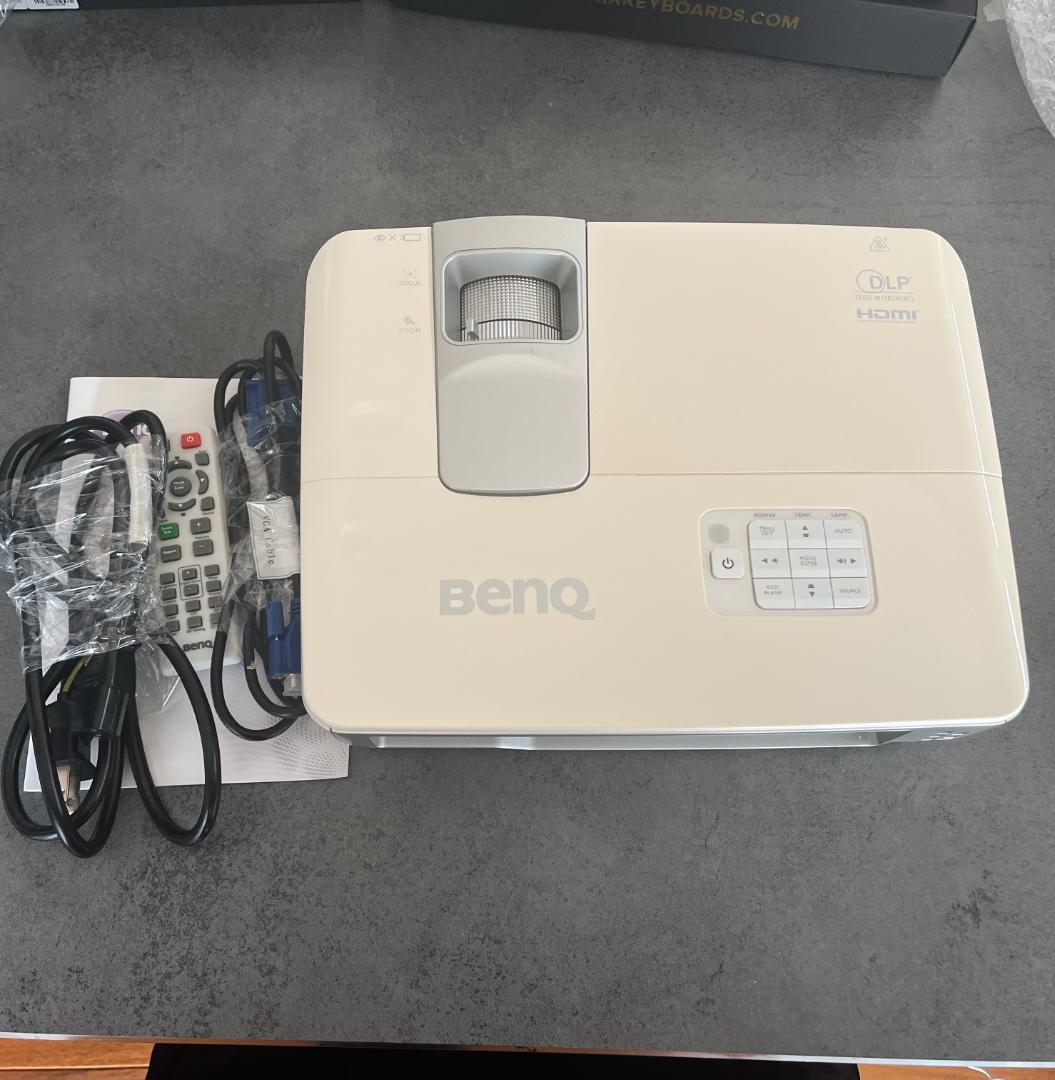 BenQ W1080ST プロジェクター本体 HDMI対応