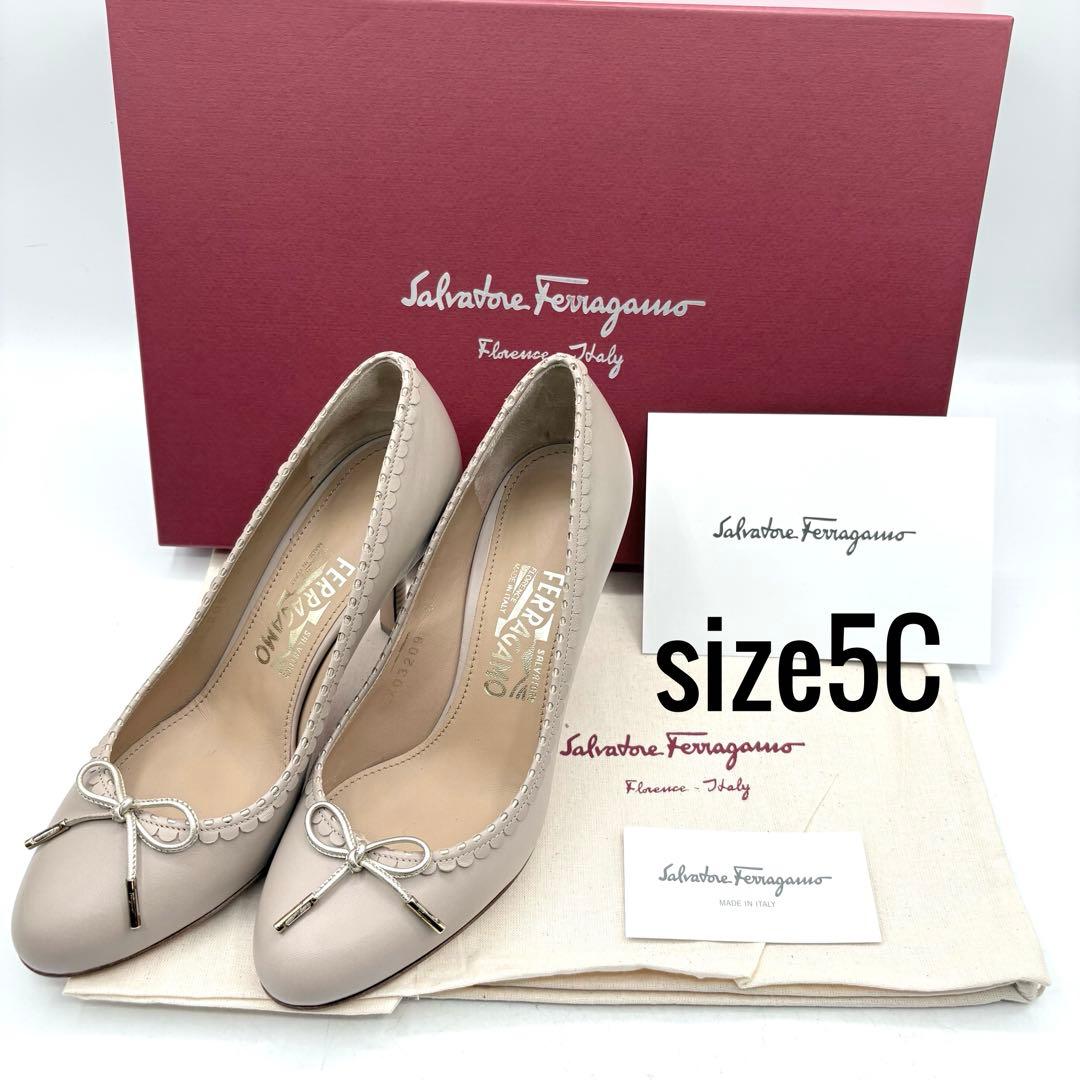 極美品✨ サルヴァトーレフェラガモ SHERRY パンプス ベージュ 【5C】 極美品✨ サルヴァトーレフェラガモ SHERRY パンプス ベージュ 【5C】