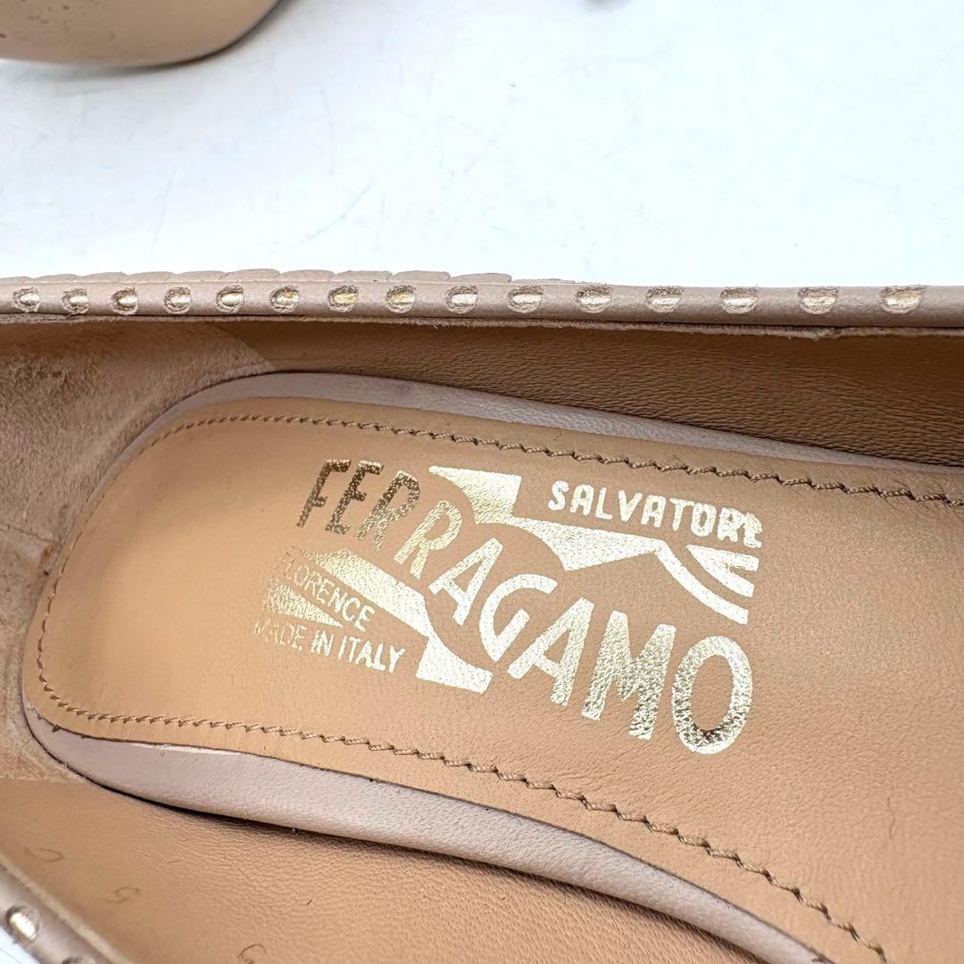 極美品✨ サルヴァトーレフェラガモ SHERRY パンプス ベージュ 【5C】